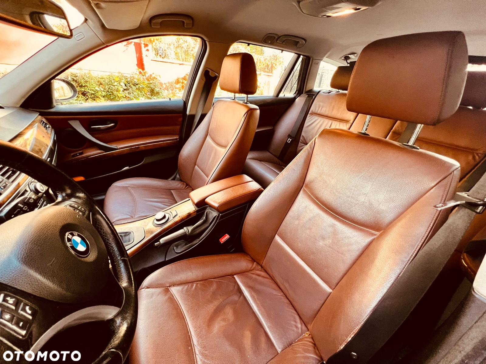 BMW Seria 3 325i xDrive Touring - 22