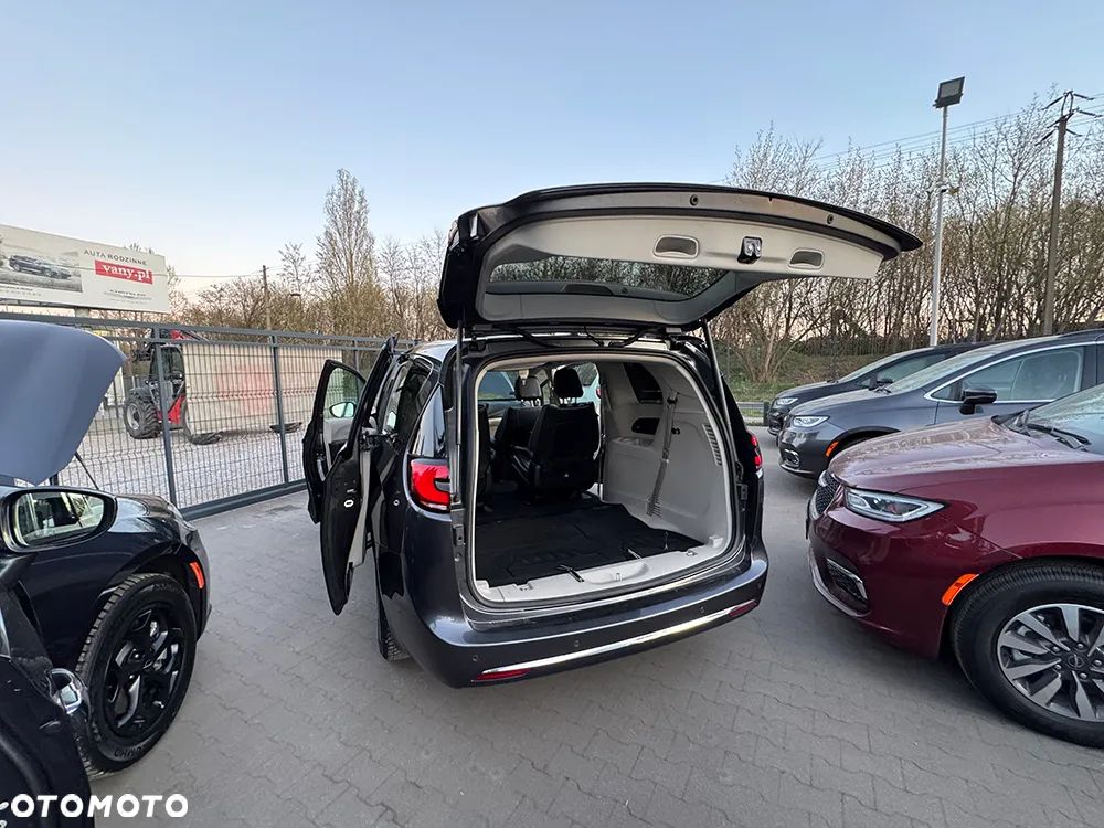 Chrysler Pacifica - 22