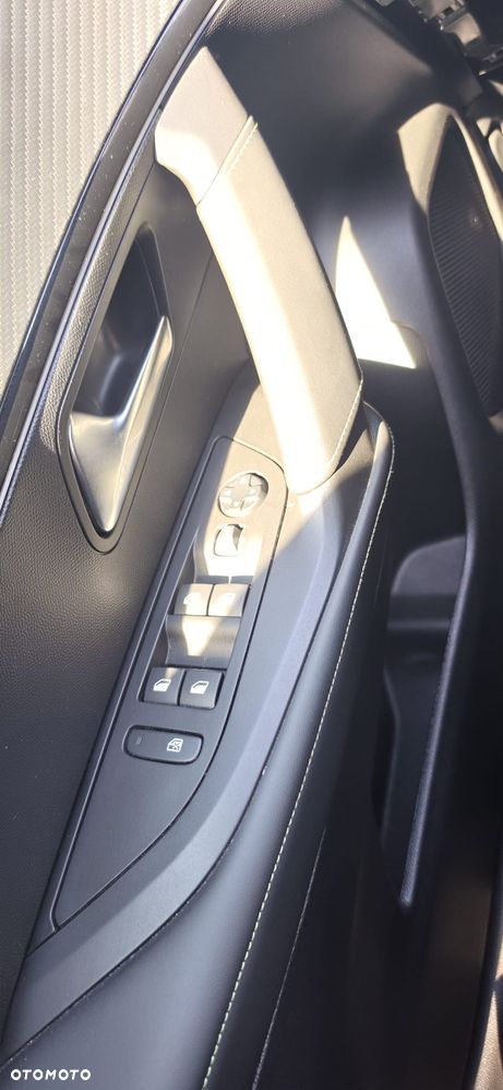 Peugeot 2008 1.2 Pure Tech GPF Allure S&S EAT6 - 9