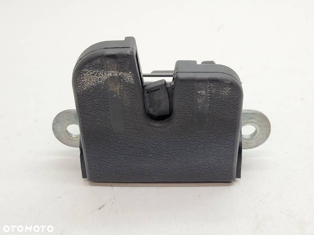 ZAMEK KLAPY TYLNEJ BAGAŻNIKA VW TOURAN I 1T0827505F 2006 EU - 1