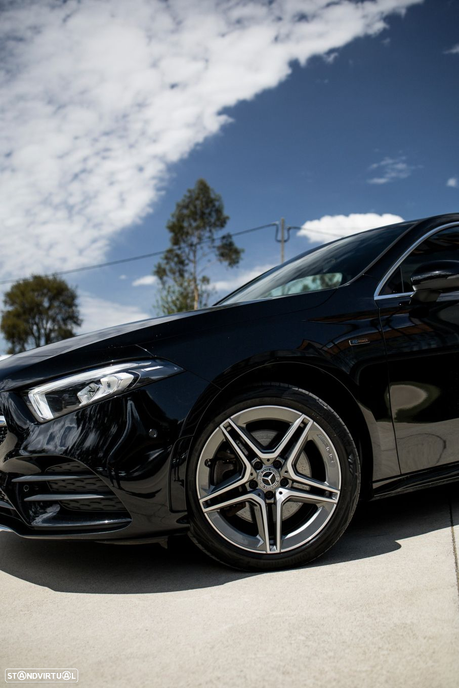 Mercedes-Benz A 250 Limousine e AMG Line - 14