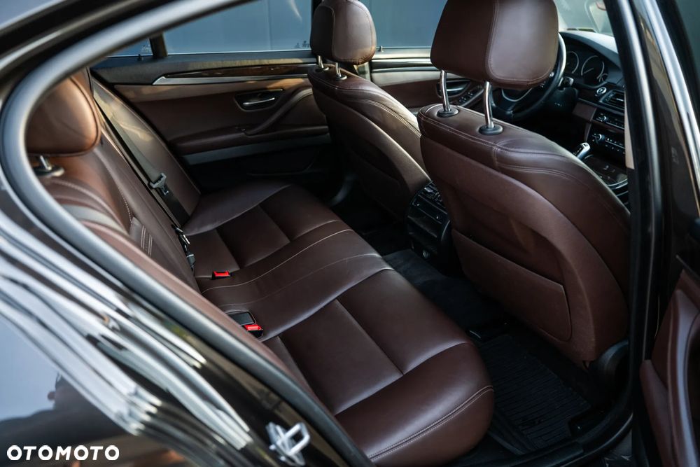 BMW Seria 5 535i xDrive - 14