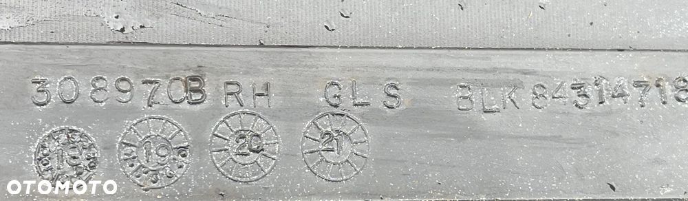 P8 GMC YUKON XL DENALI IV 2015 -  RELINGI LISTWA DACHOWA PRAWA 84314710 - 11