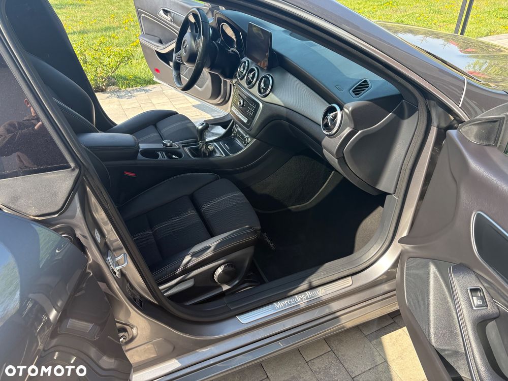 Mercedes-Benz CLA 180 SCORE - 32