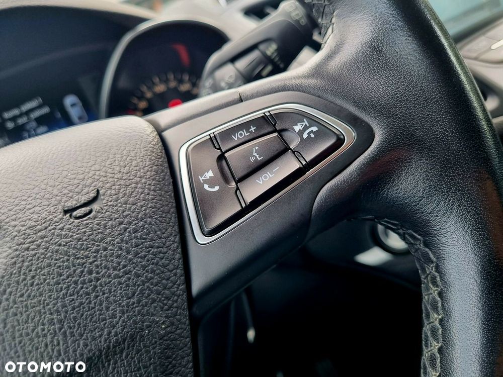 Ford Kuga 1.5 EcoBoost 2x4 Titanium - 17