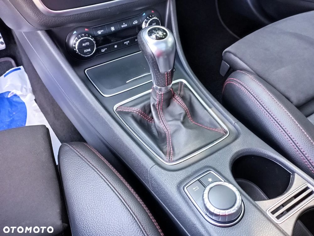 Mercedes-Benz GLA - 34