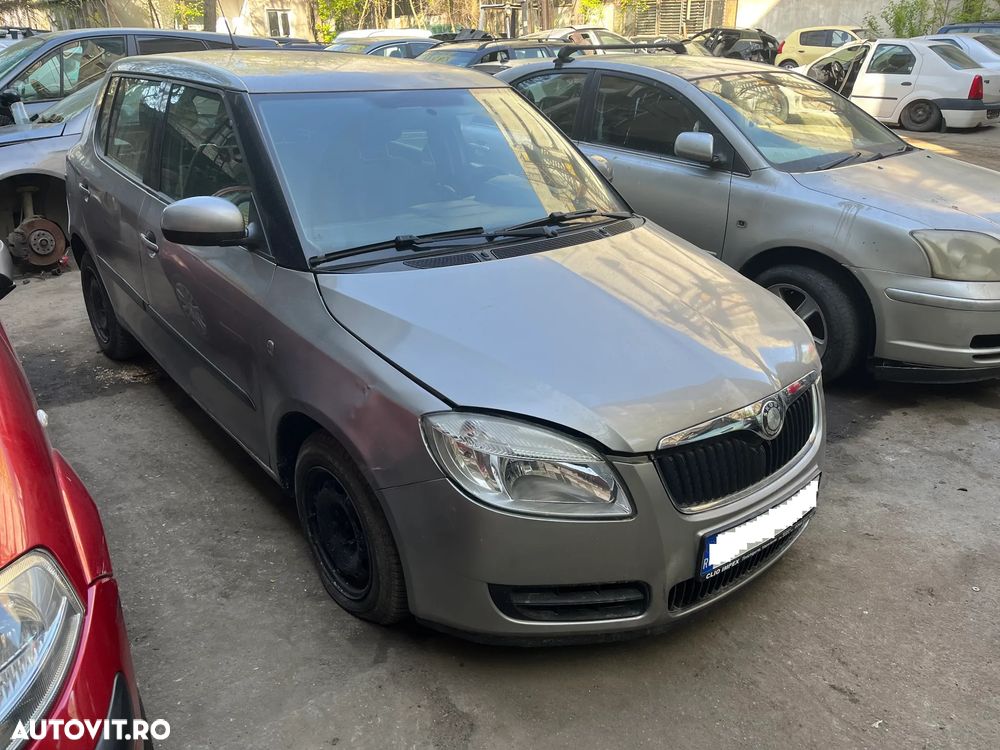 Dezmembrez Skoda Fabia 2 2008 bej auriu 1,2 benzina - 1