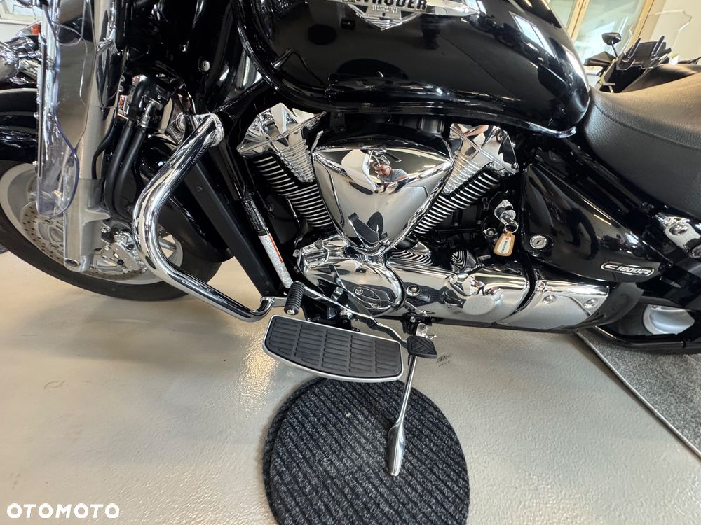 Suzuki Intruder - 18