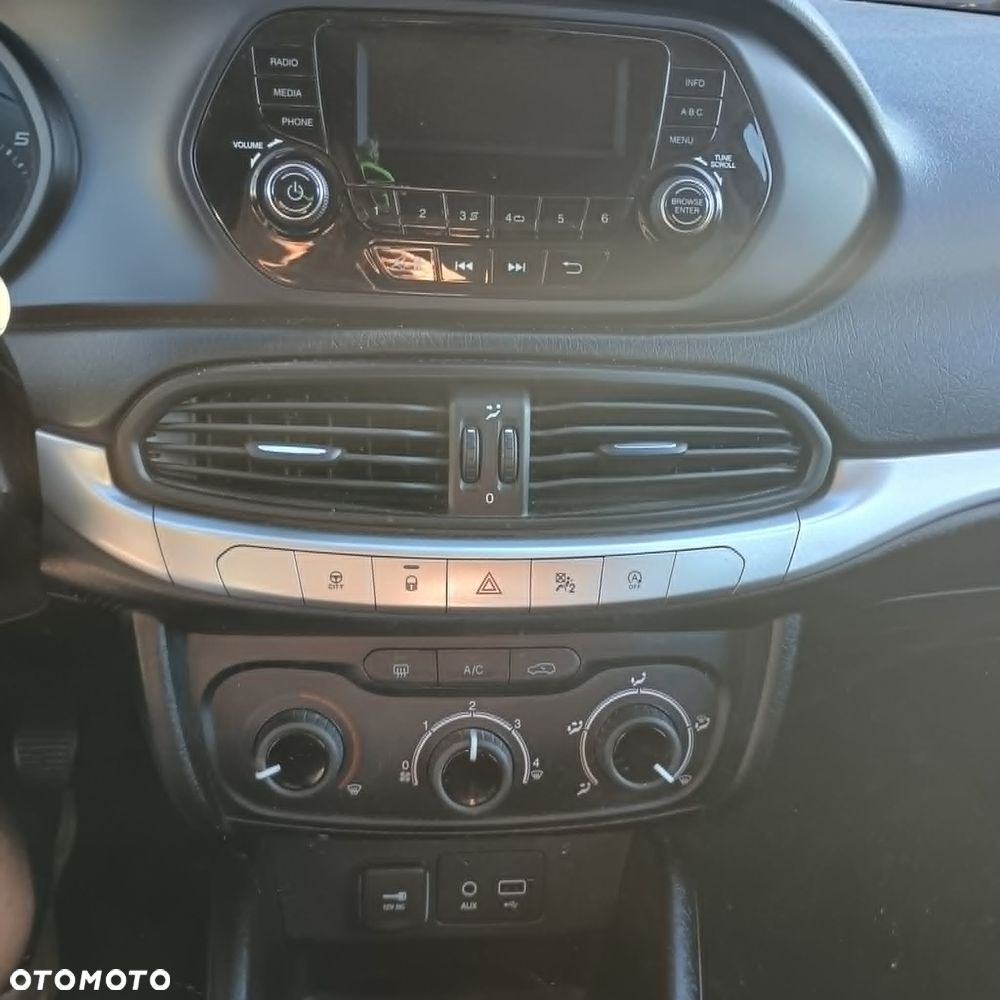 Fiat Tipo 1.4 T-Jet 16v Easy - 5