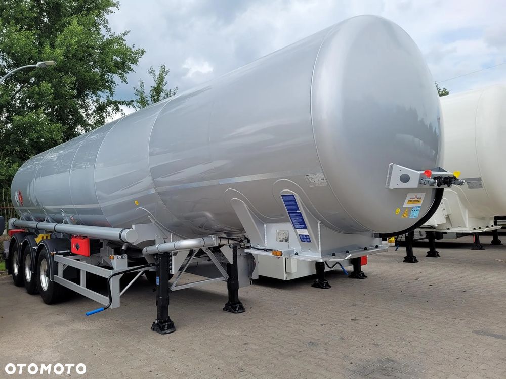 Kassbohrer STB 39 Cysterna Paliwowa - 1