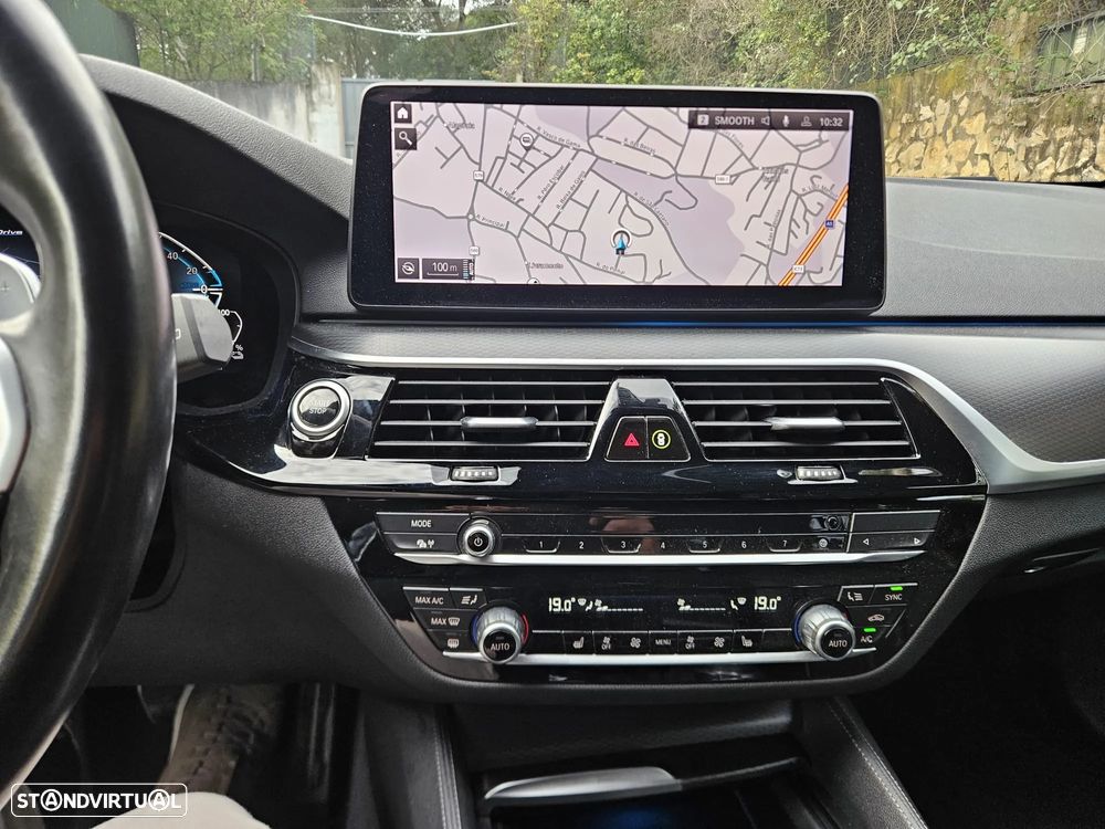 BMW 530 e Pack Desportivo M - 8