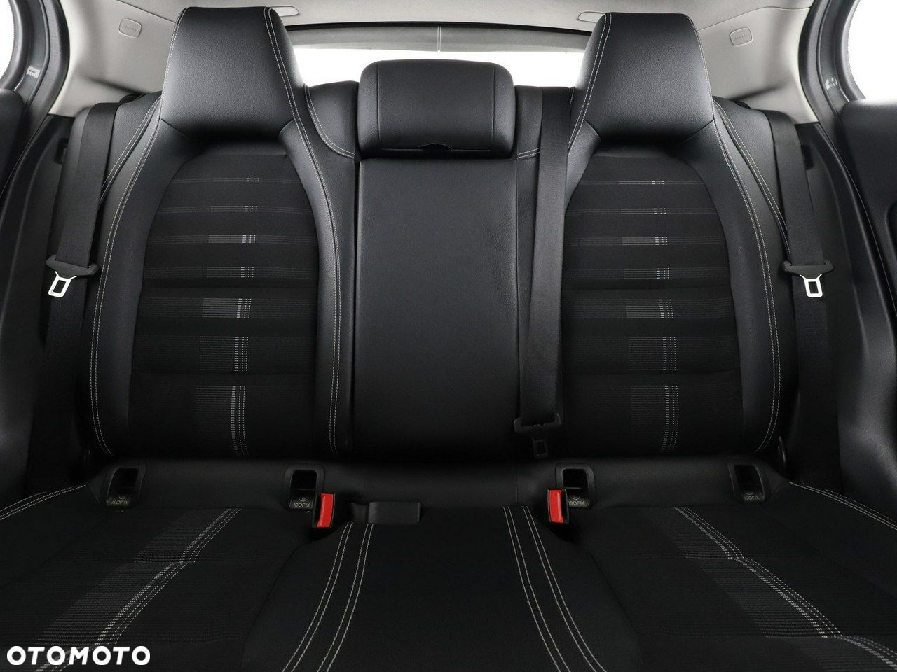 Mercedes-Benz GLA 180 7G-DCT Activity Edition - 18