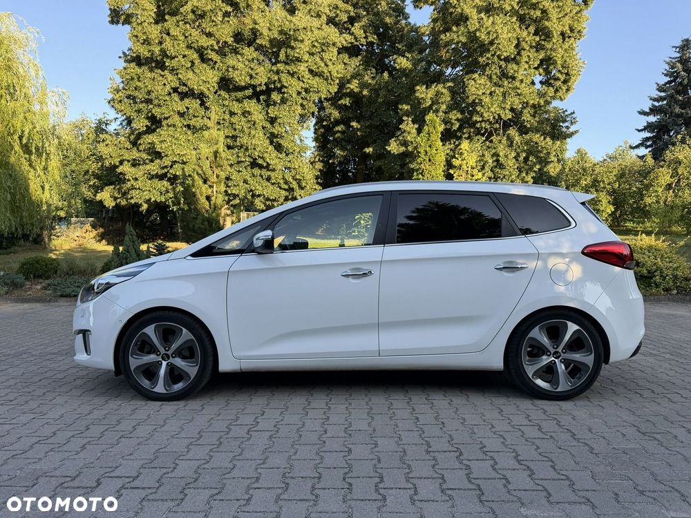 Kia Carens - 33