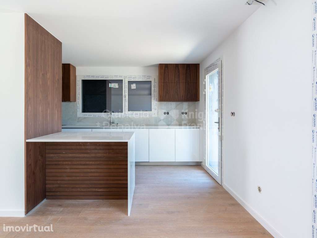 Moradia T4 com jardim e piscina privativa em Manique - Grande imagem: 5/33