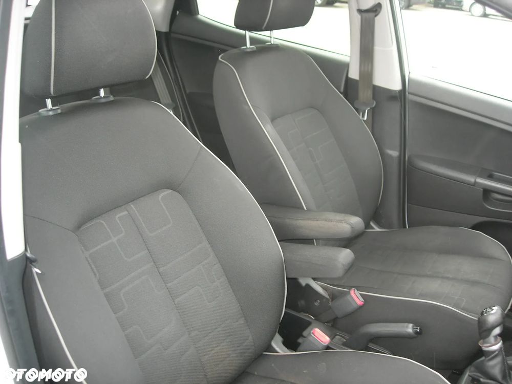 Kia Venga - 24