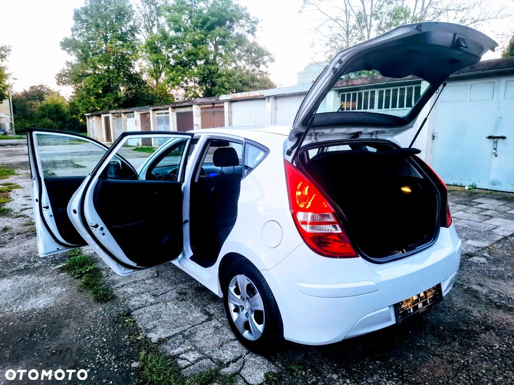 Hyundai i30 1.4 Blue Comfort - 24