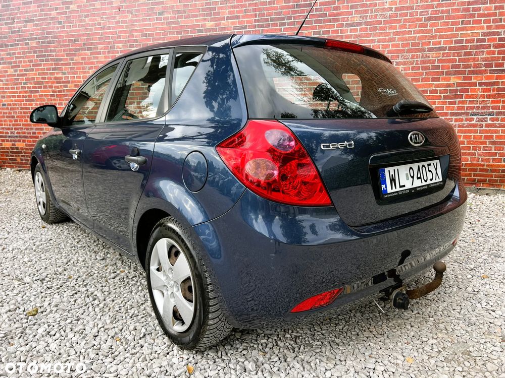 Kia Ceed - 4