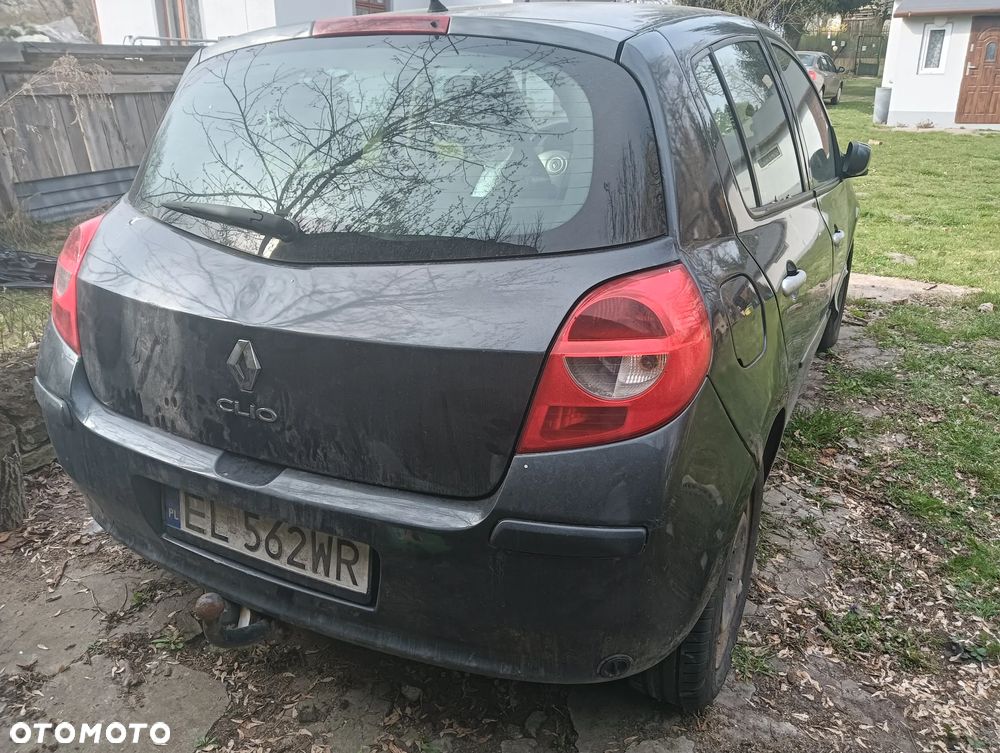 Renault Clio 1.2 16V Authentique - 4