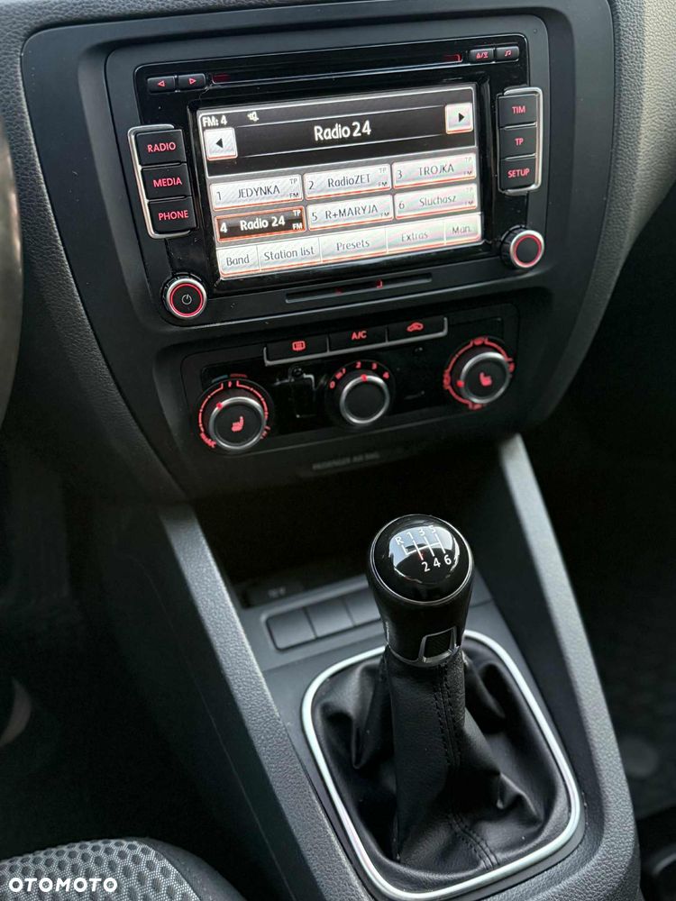 Volkswagen Jetta 1.2 TSI BMT Comfortline - 15