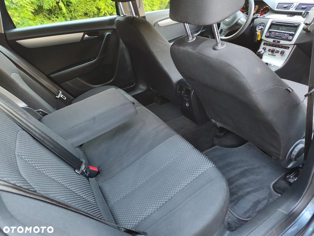 Volkswagen Passat - 19