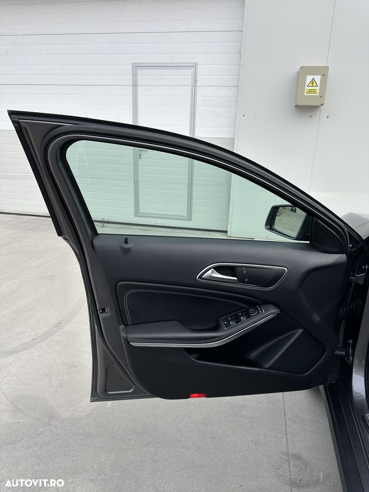 Mercedes-Benz GLA 200 7G-DCT - 16