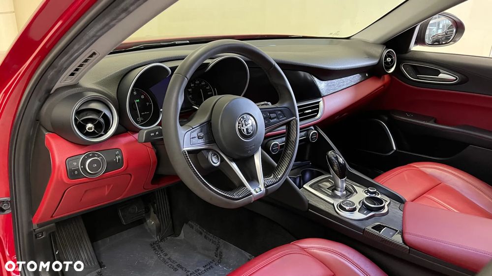 Alfa Romeo Giulia - 8