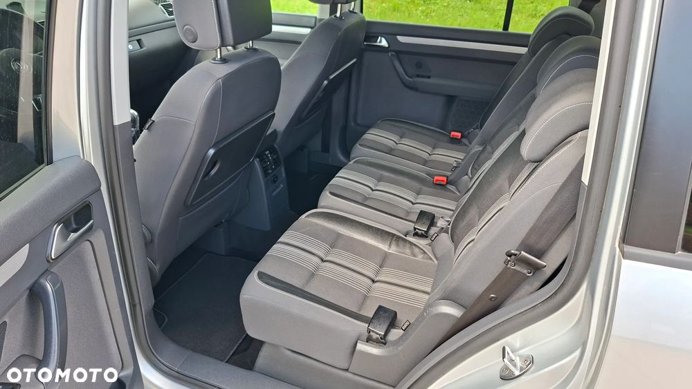 Volkswagen Touran 2.0 TDI DPF BlueMotion Technology DSG MATCH - 26