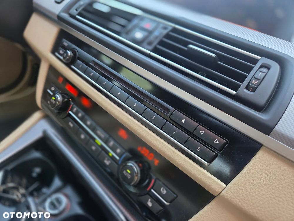 BMW Seria 5 M550d xDrive - 15