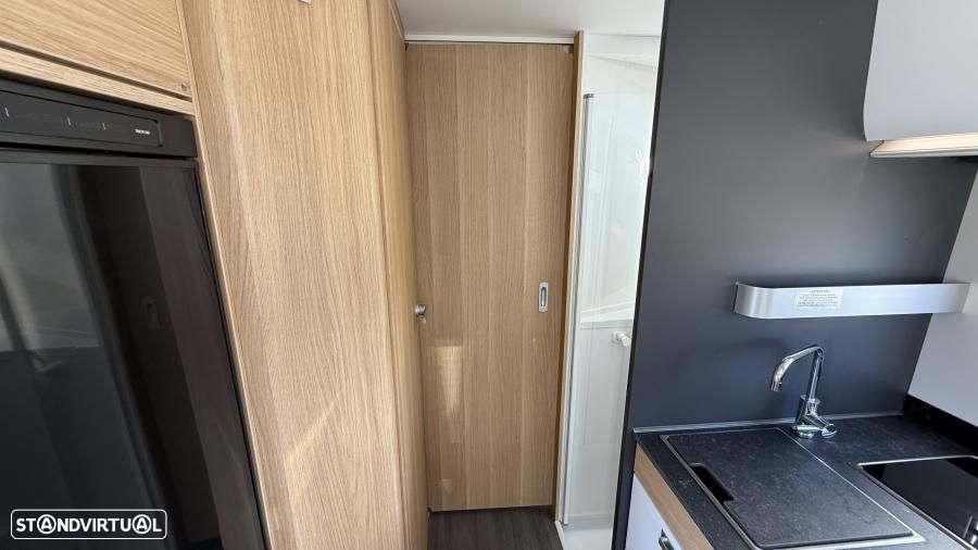 Adria Matrix 670 SC cama central e basculante - 36