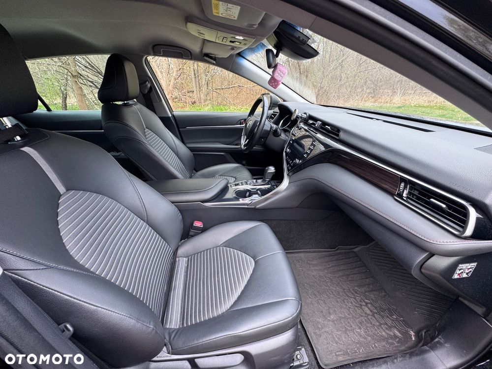 Toyota Camry 2.5 Hybrid Comfort CVT - 11
