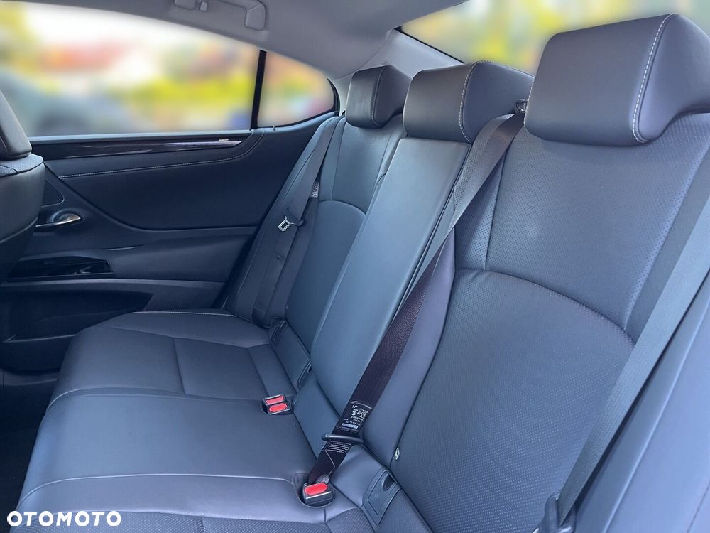 Lexus ES 300h Business Edition - 6
