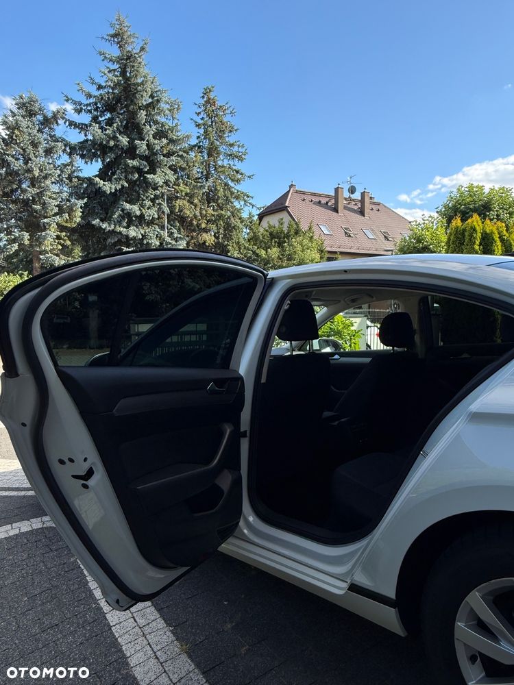 Volkswagen Passat 2.0 TDI BMT Trendline - 16