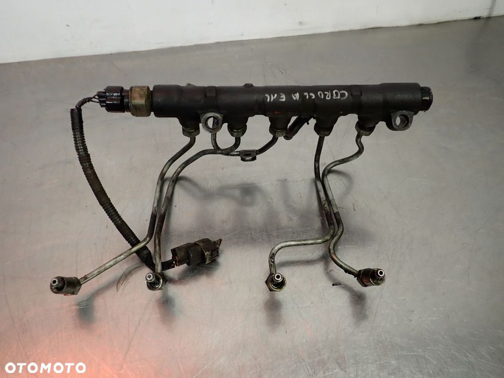 LISTWA WTRYSKOWA TOYOTA COROLLA E12 - 3
