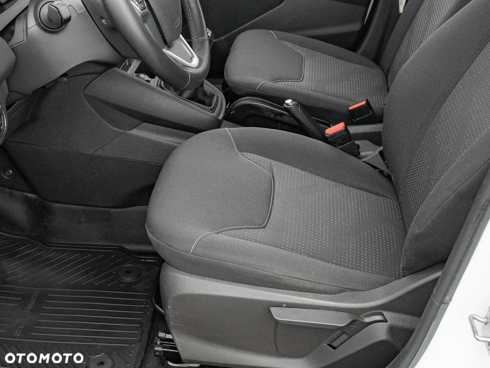 Ford Transit Courier - 14