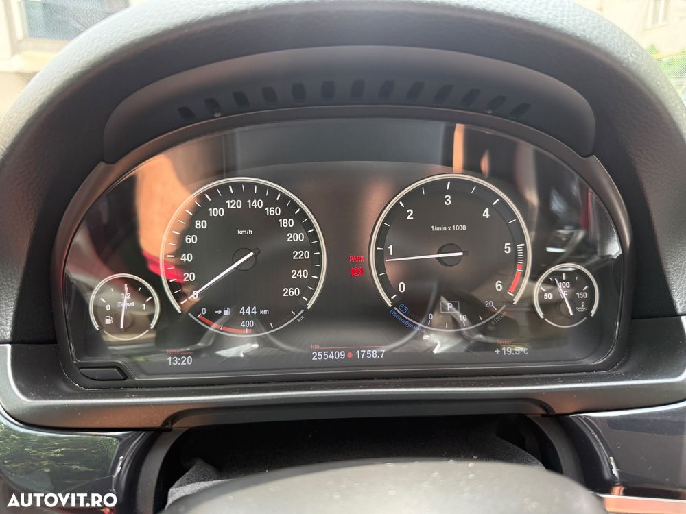 BMW Seria 5 525d xDrive - 10