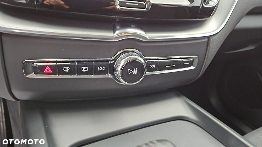 Volvo XC 60 B4 B Momentum - 19