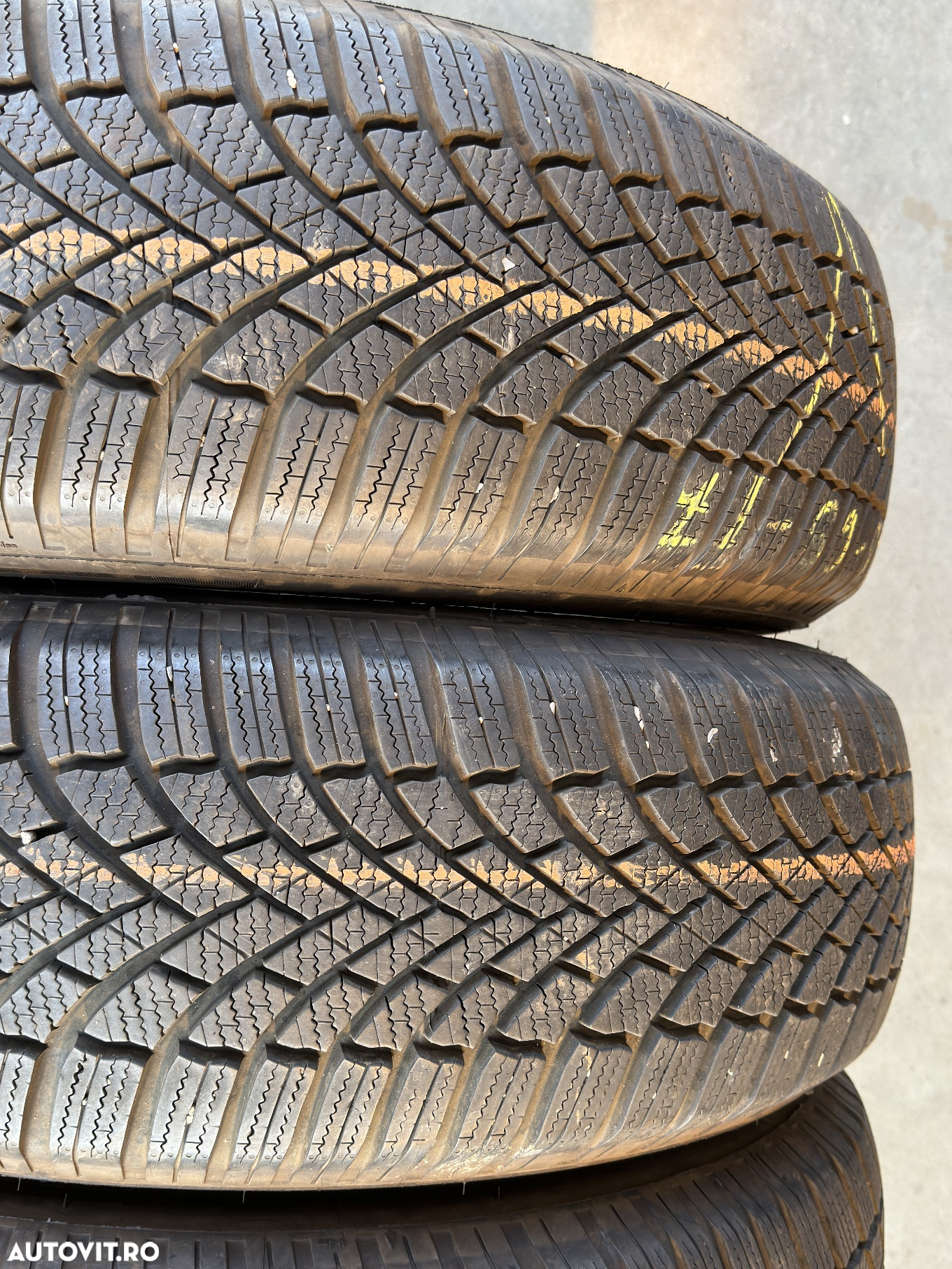 Vând 4 anvelope 215/65/17 bridgestone de iarnă ca noi - 2