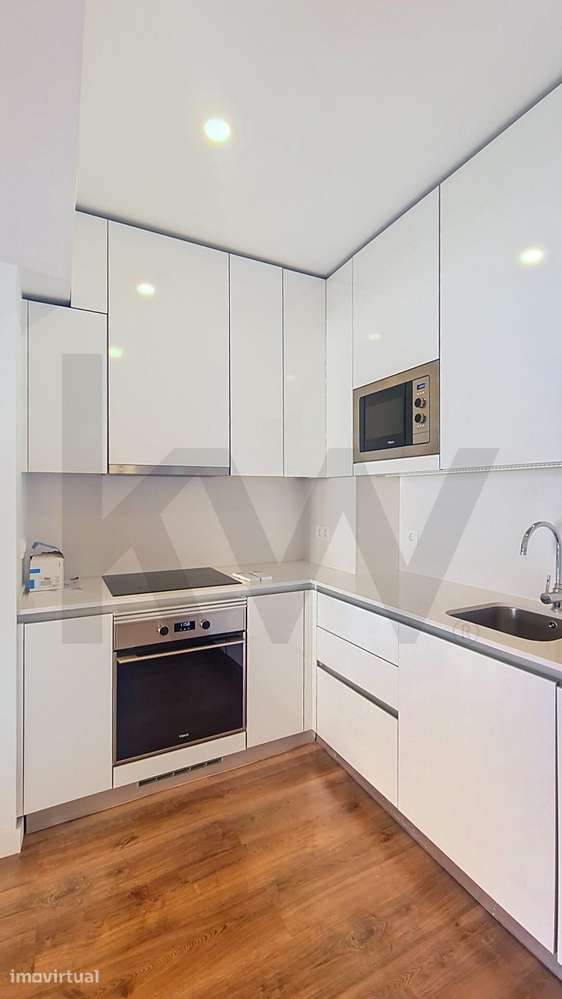 Apartamento T1, 3º andar , varanda na sala e quarto, cozinha totalment - Grande imagem: 5/25