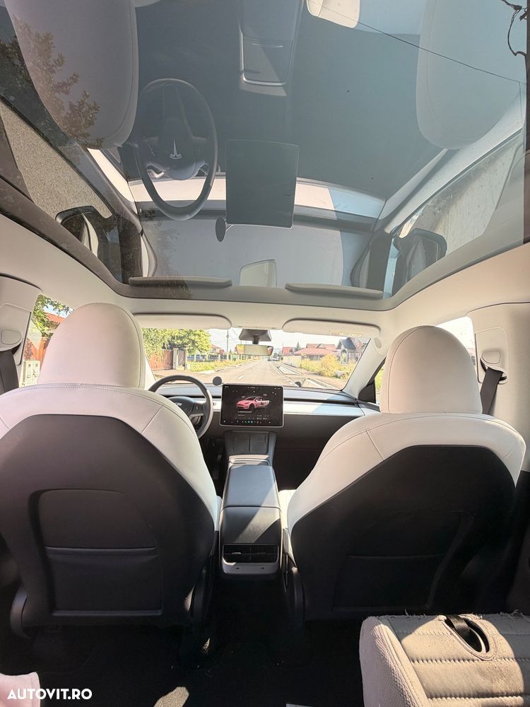 Tesla Model Y - 6