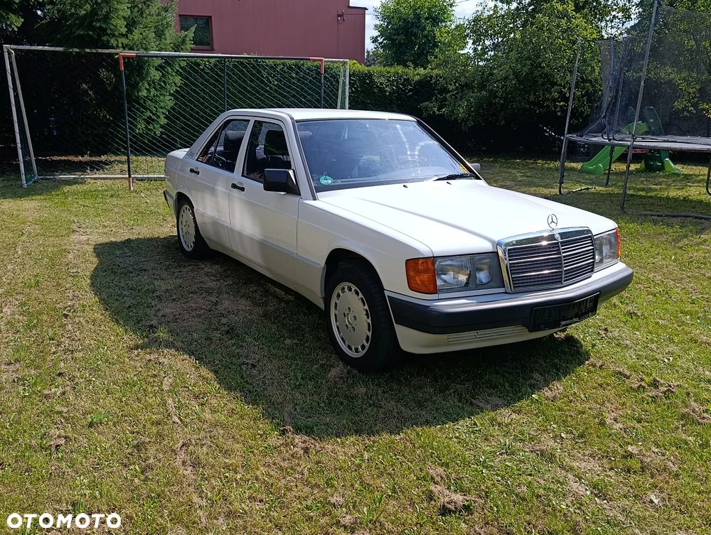 Mercedes-Benz W201 (190) - 3