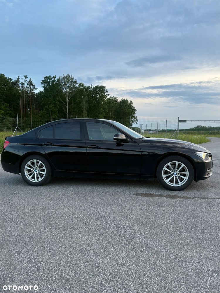 BMW Seria 3 320i - 6