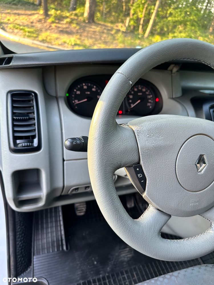 Renault Trafic - 16