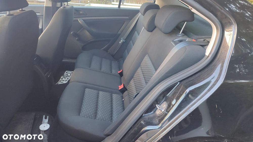Skoda Octavia 1.6 Tour - 10
