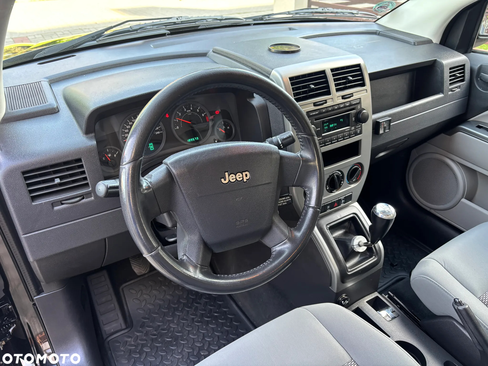 Jeep Compass - 24