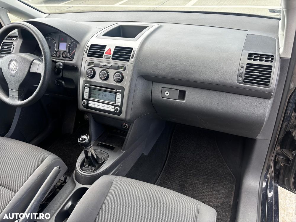 Volkswagen Touran - 6