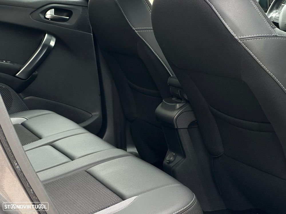 Peugeot 2008 PureTech 110 GPF Stop&Start EAT6 Allure - 25