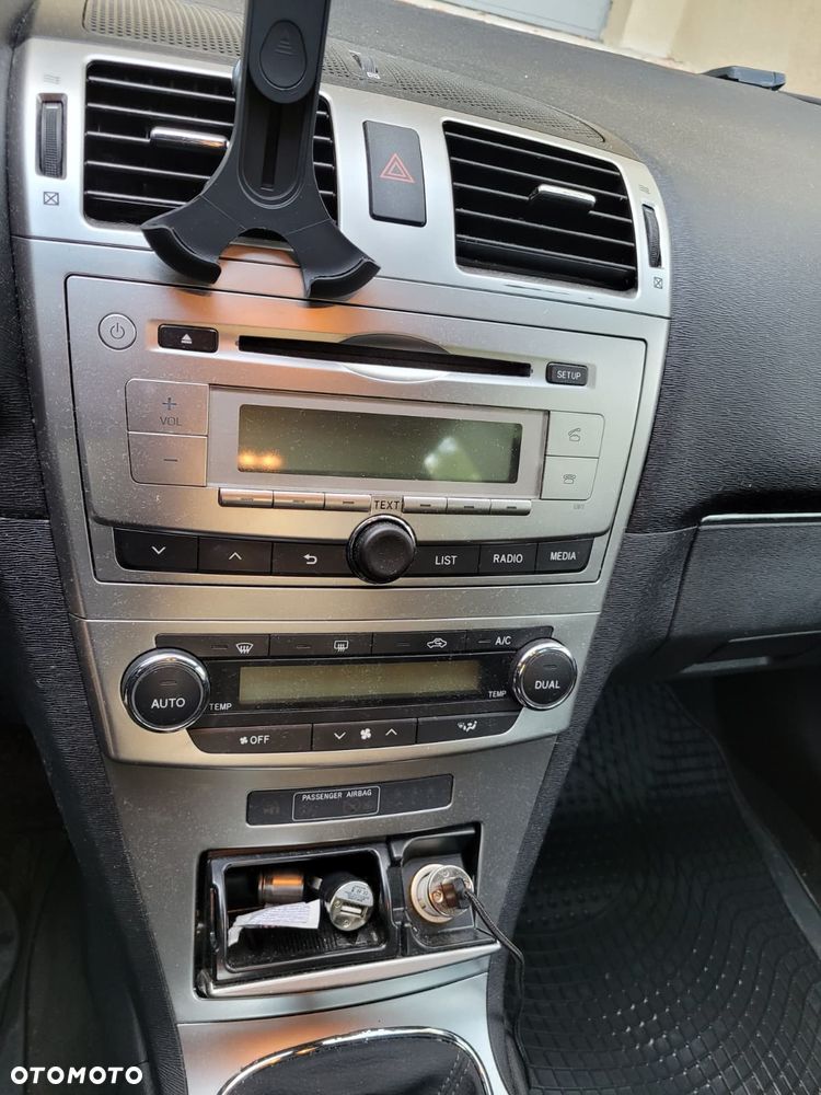 Toyota Avensis 2.0 D-4D Premium - 21