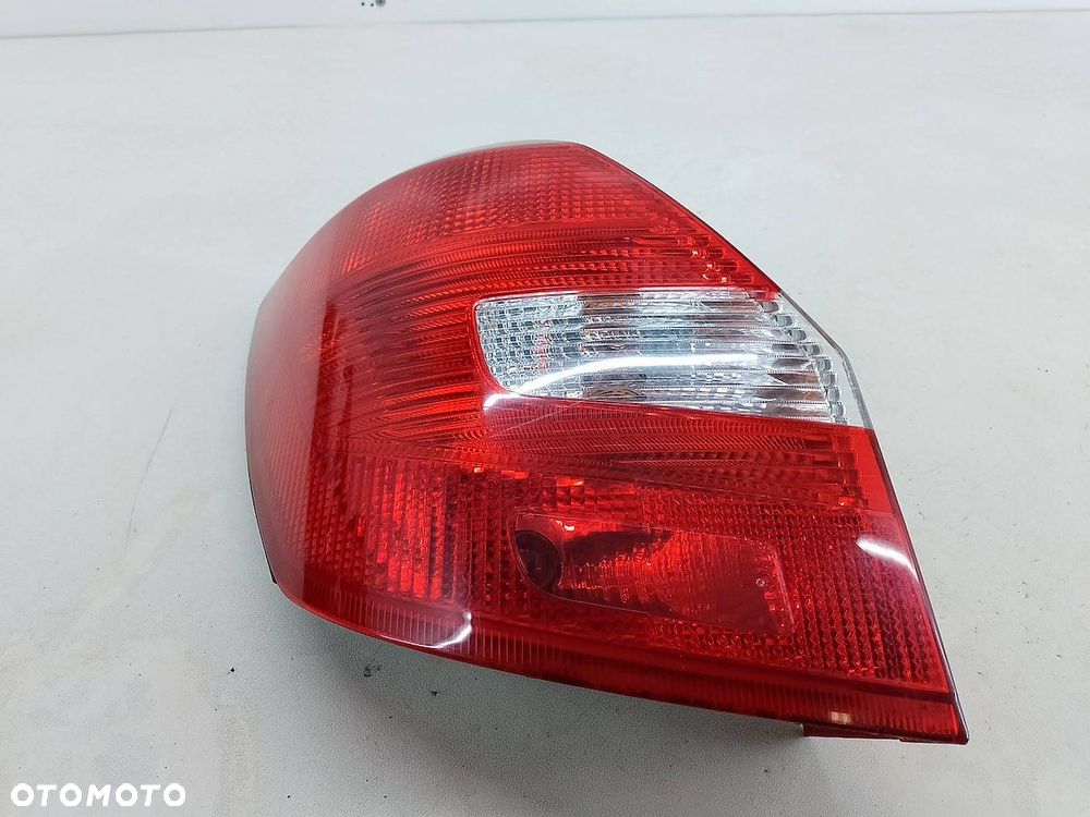 LAMPA TYLNA LEWA SKODA FABIA II FL 5J6945095 5J6945111  HATCHBACK - 2