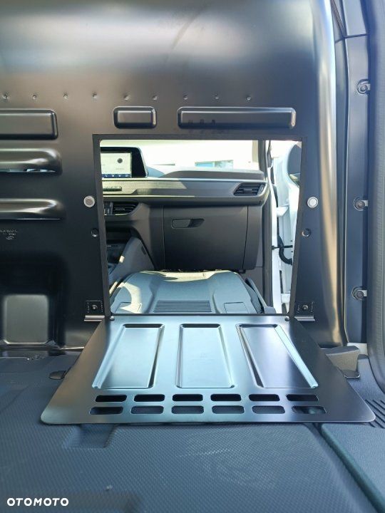 Ford Transit Courier - 14