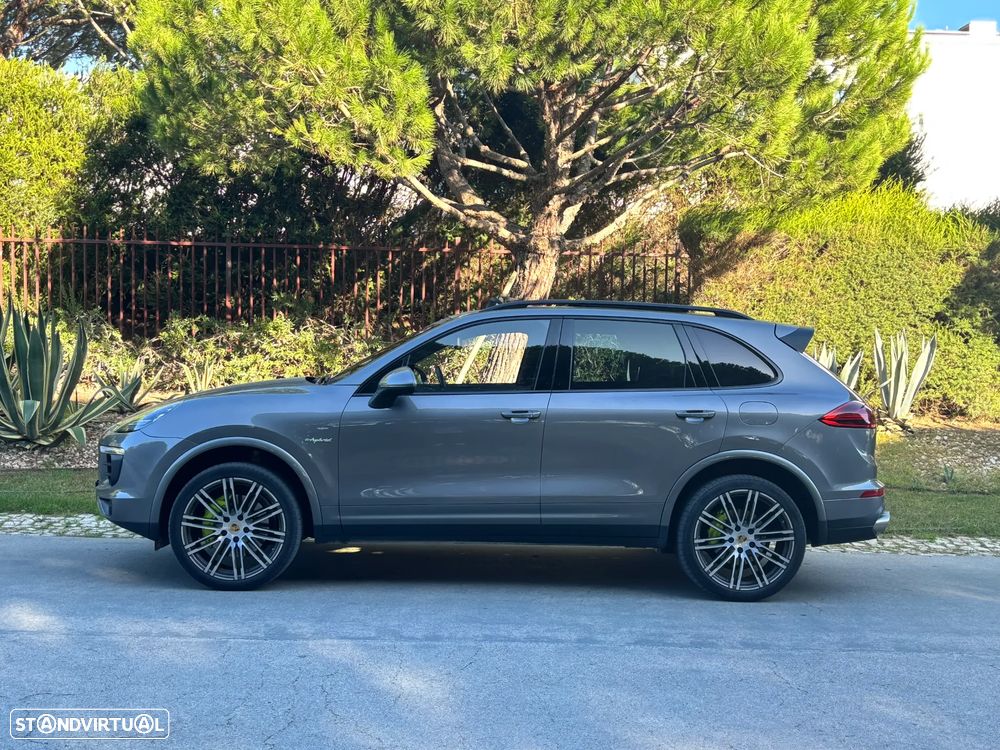 Porsche Cayenne S E-Hybrid - 2
